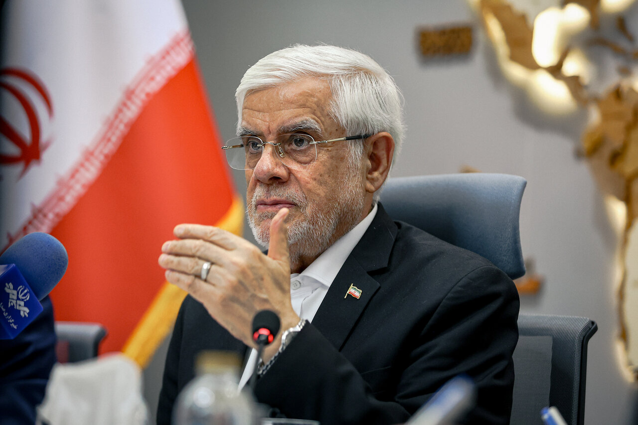 عارف: باید مردم را توجیه کنیم که اکنون بخشی از درآمدهای کشور صرف تامین بنزین میشود