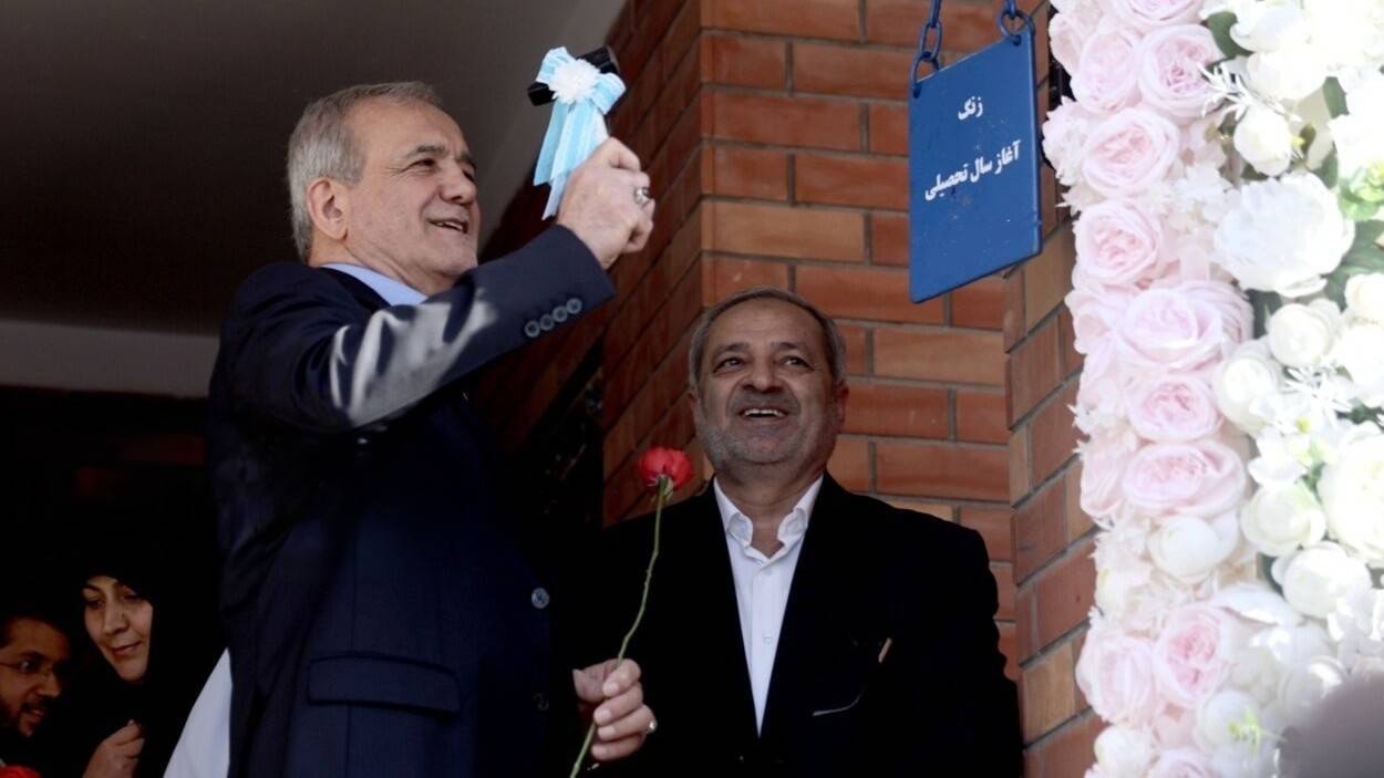 رئیس جمهور زنگ آغاز سال تحصیلی جدید را نواخت