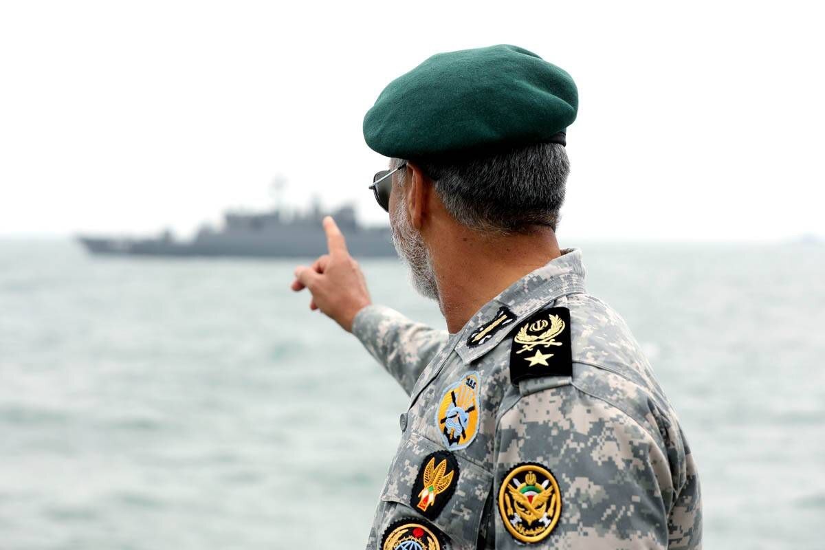دریادار سیاری: نیروهای مسلح کاملا بر تنگه هرمز مسلط هستند